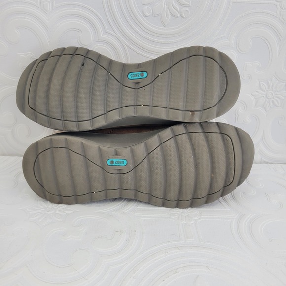 Bzees Golden Womens 10 M Tan Faux Fur Trim Slip On Metallic Heel Comfort Shoes - Picture 6 of 10